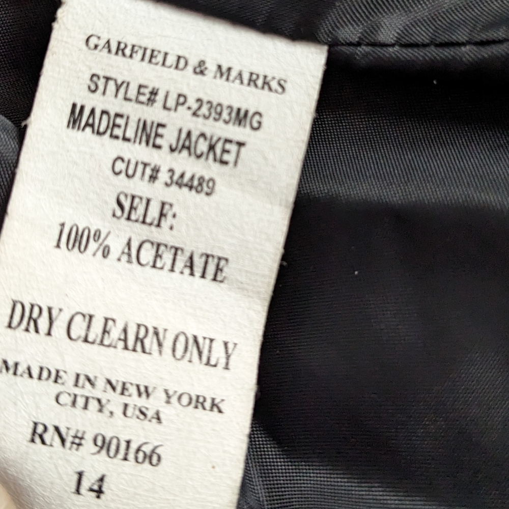 Stunning Garfield & Marks Black Quilted Floral Embroidery Open Jacket - Picture 11 of 13
